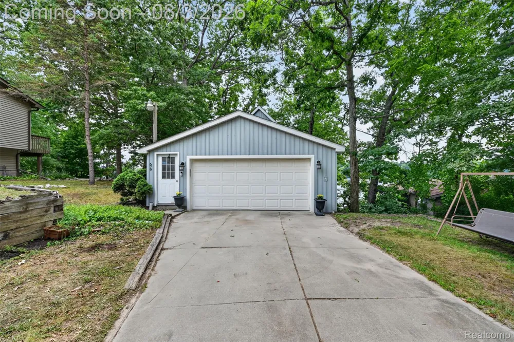 679 Long Lake Boulevard Lake Orion Village, MI 48362