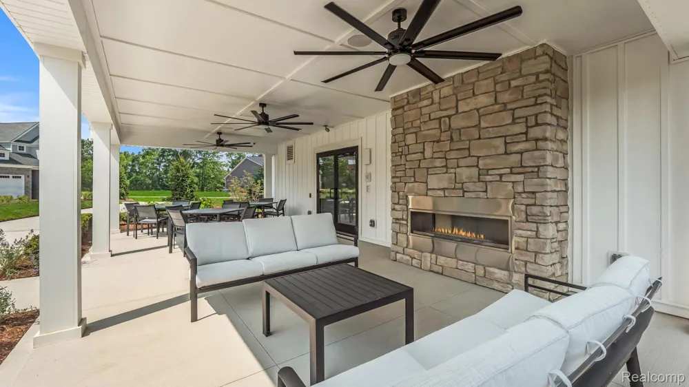 5506 Helmsdale Boulevard West Bloomfield Charter Township, MI 48322