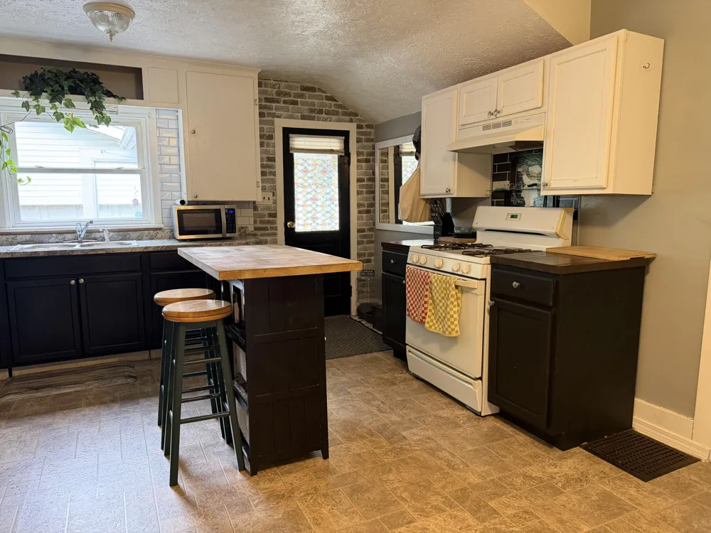 120 Bent Oak Avenue Adrian City, MI 49221