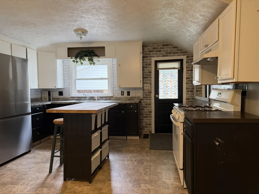 120 Bent Oak Avenue Adrian City, MI 49221
