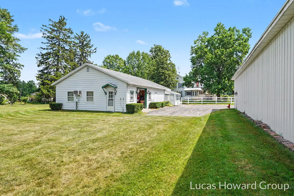 314 S Sherwood Avenue Plainwell City, MI 49080