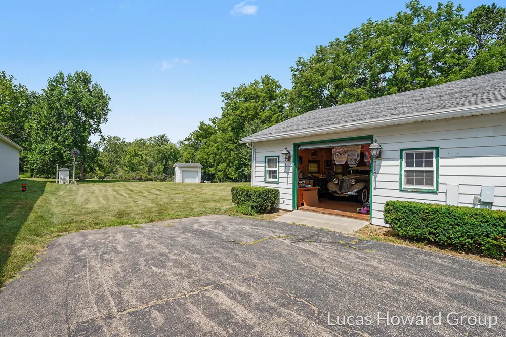 314 S Sherwood Avenue Plainwell City, MI 49080