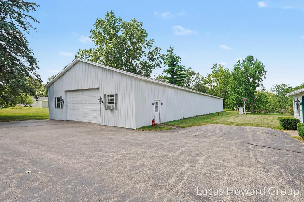 314 S Sherwood Avenue Plainwell City, MI 49080