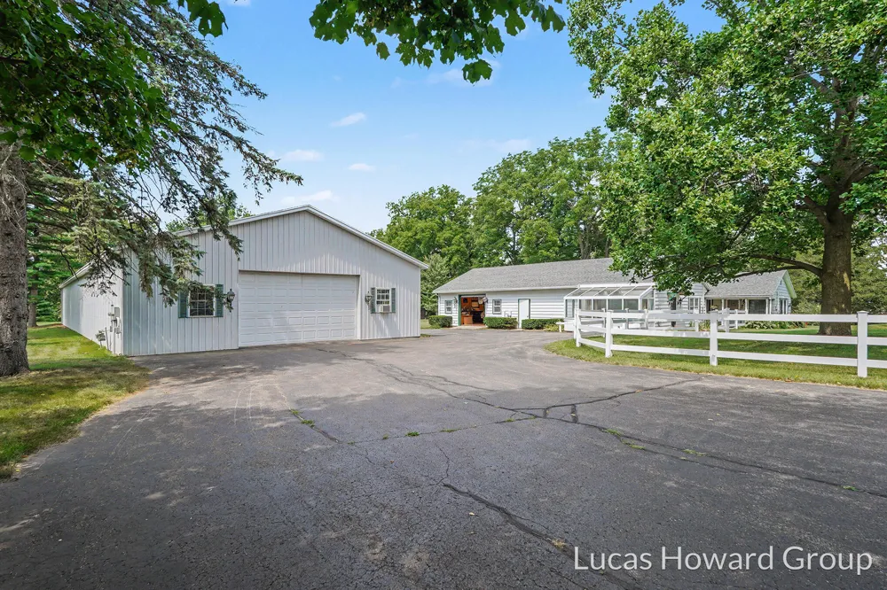 314 S Sherwood Avenue Plainwell City, MI 49080