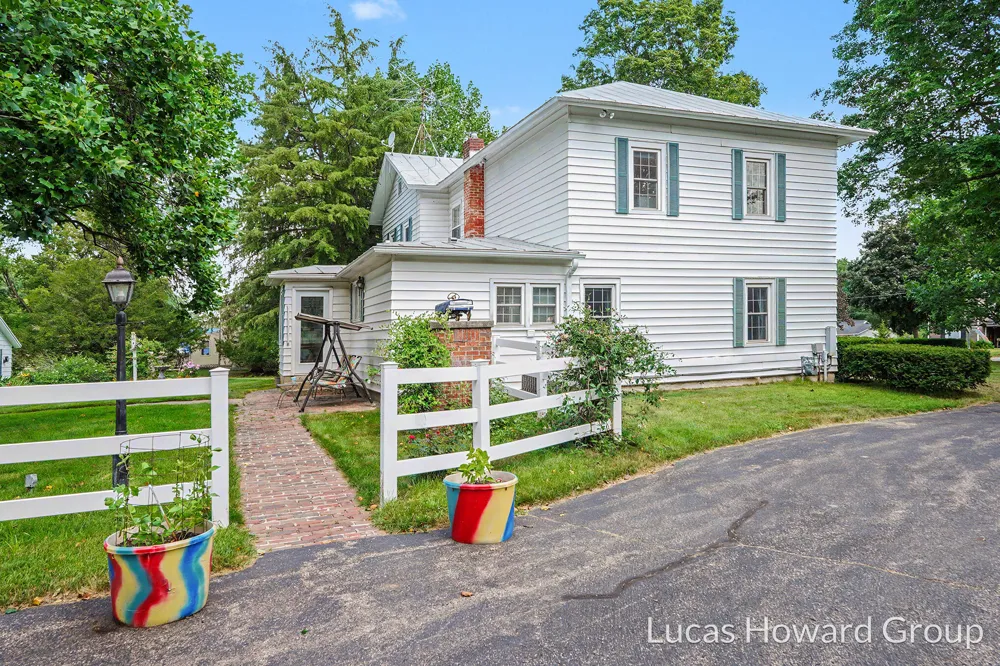 314 S Sherwood Avenue Plainwell City, MI 49080