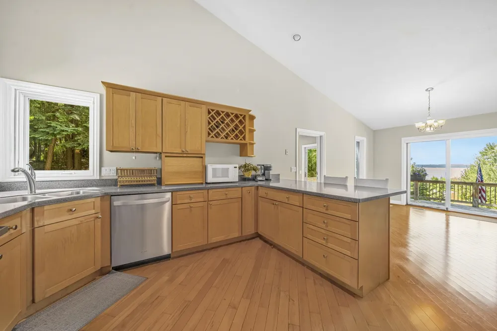 10101 Peninsula Drive Peninsula Township, MI 49686