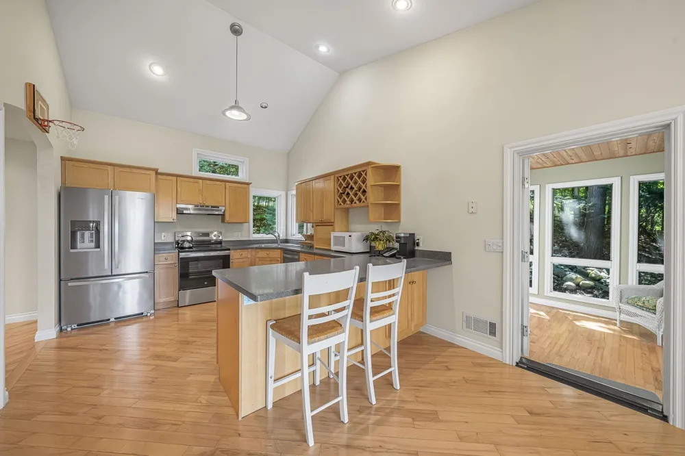 10101 Peninsula Drive Peninsula Township, MI 49686