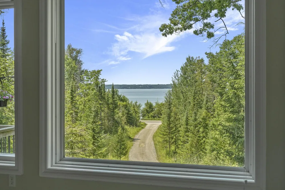 10101 Peninsula Drive Peninsula Township, MI 49686