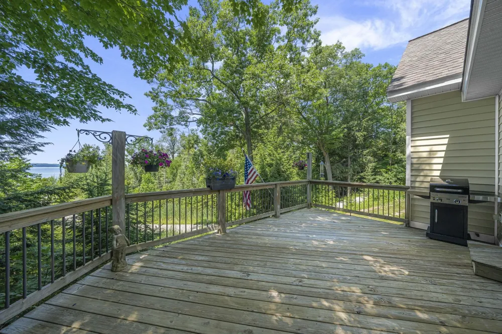 10101 Peninsula Drive Peninsula Township, MI 49686
