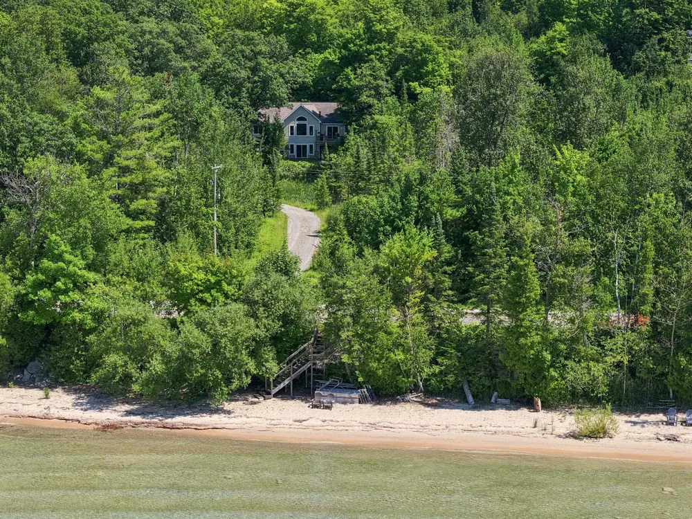10101 Peninsula Drive Peninsula Township, MI 49686