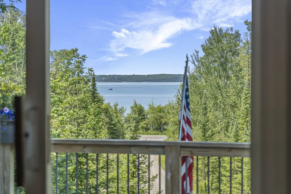 10101 Peninsula Drive Peninsula Township, MI 49686