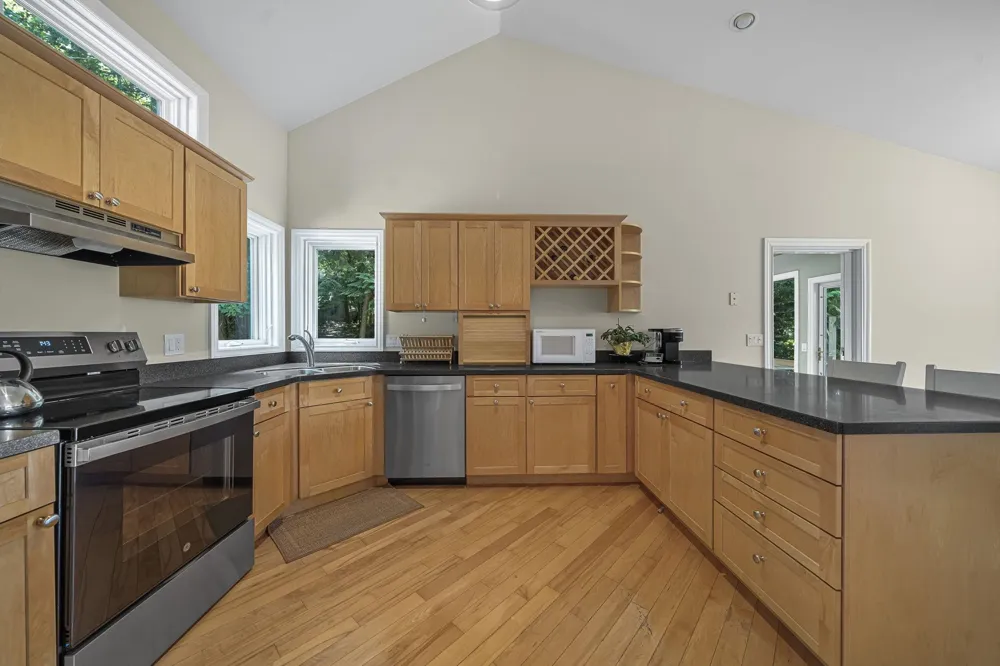 10101 Peninsula Drive Peninsula Township, MI 49686