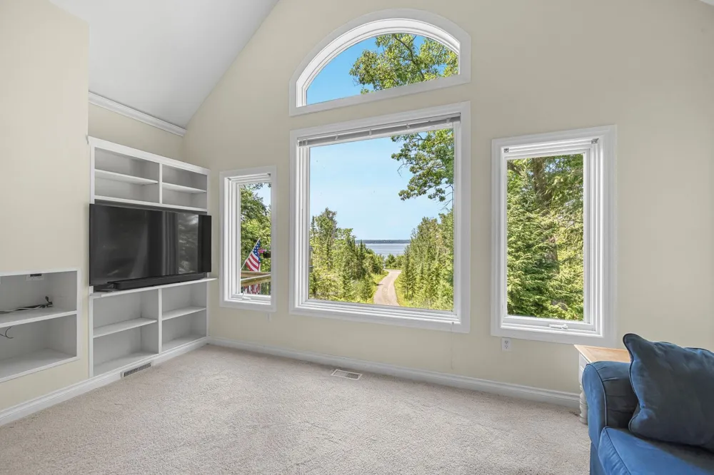 10101 Peninsula Drive Peninsula Township, MI 49686