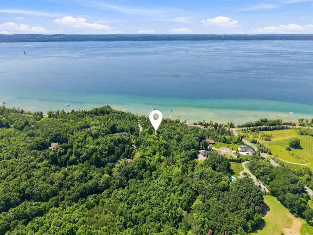 10101 Peninsula Drive Peninsula Township, MI 49686