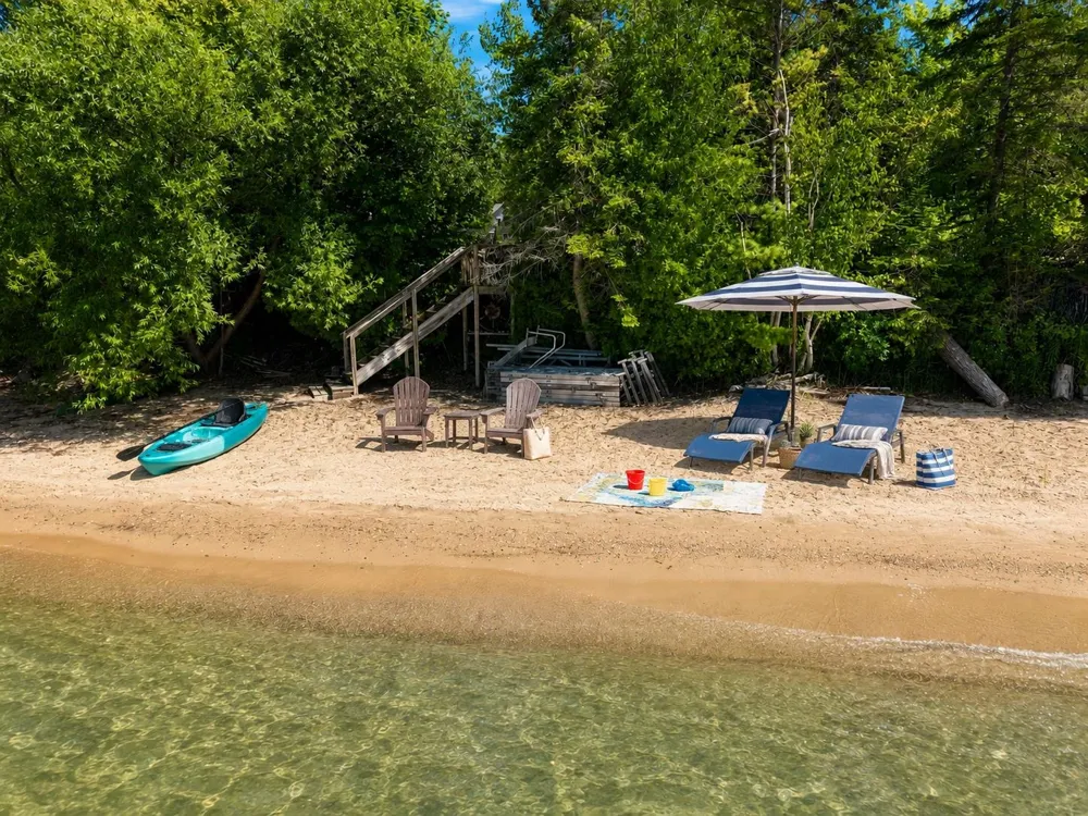 10101 Peninsula Drive Peninsula Township, MI 49686