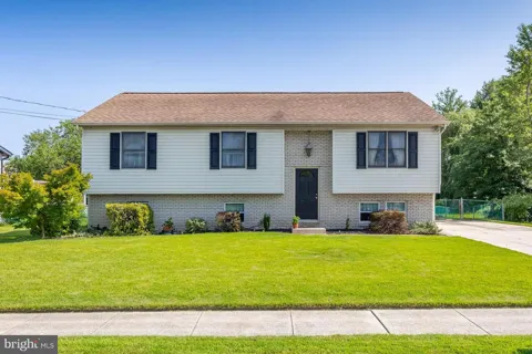 747 WILLOW DRIVE