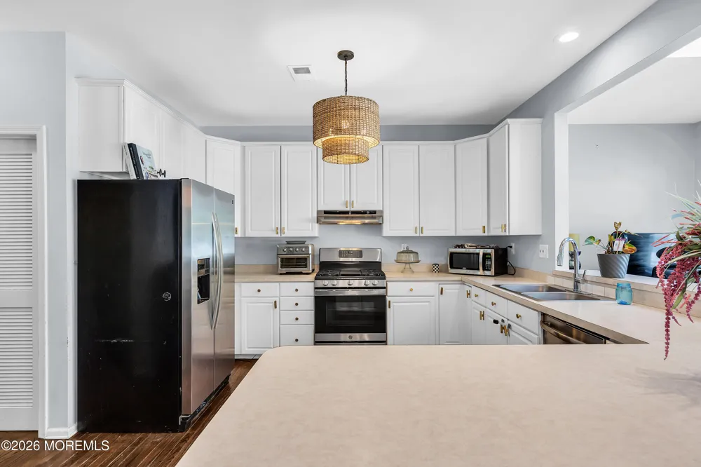2 Stonehedge Drive East Windsor, NJ 08520