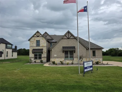 232 Redwood Circle