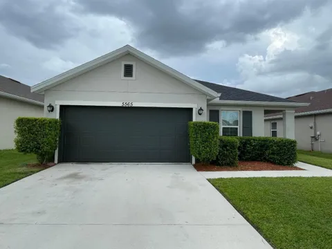 5565 NW Pine Trail Circle