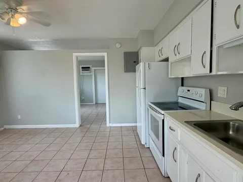 3041 NE 20TH TERRACE #4
