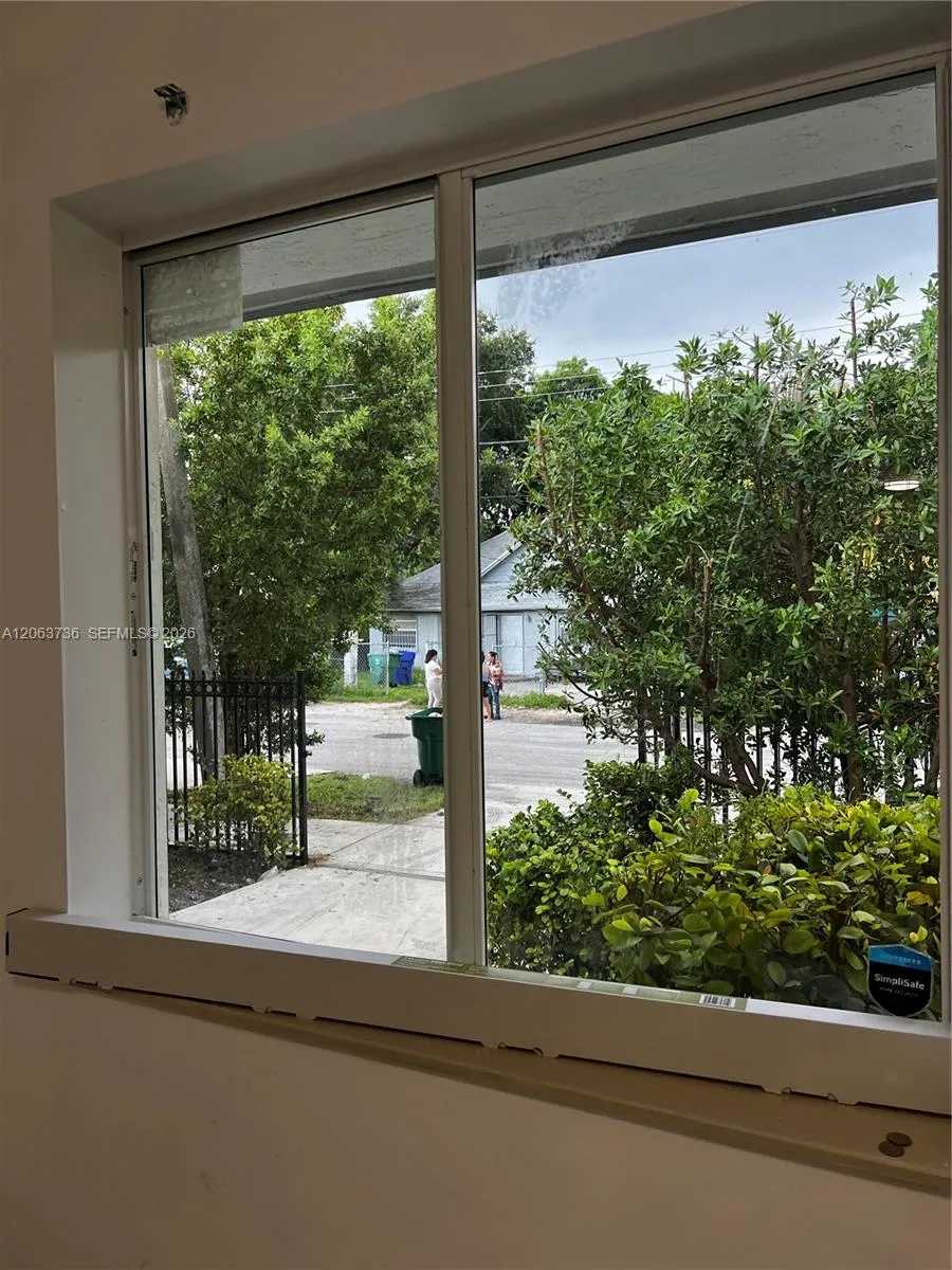 6301 NW 1st Pl Miami, FL 33150