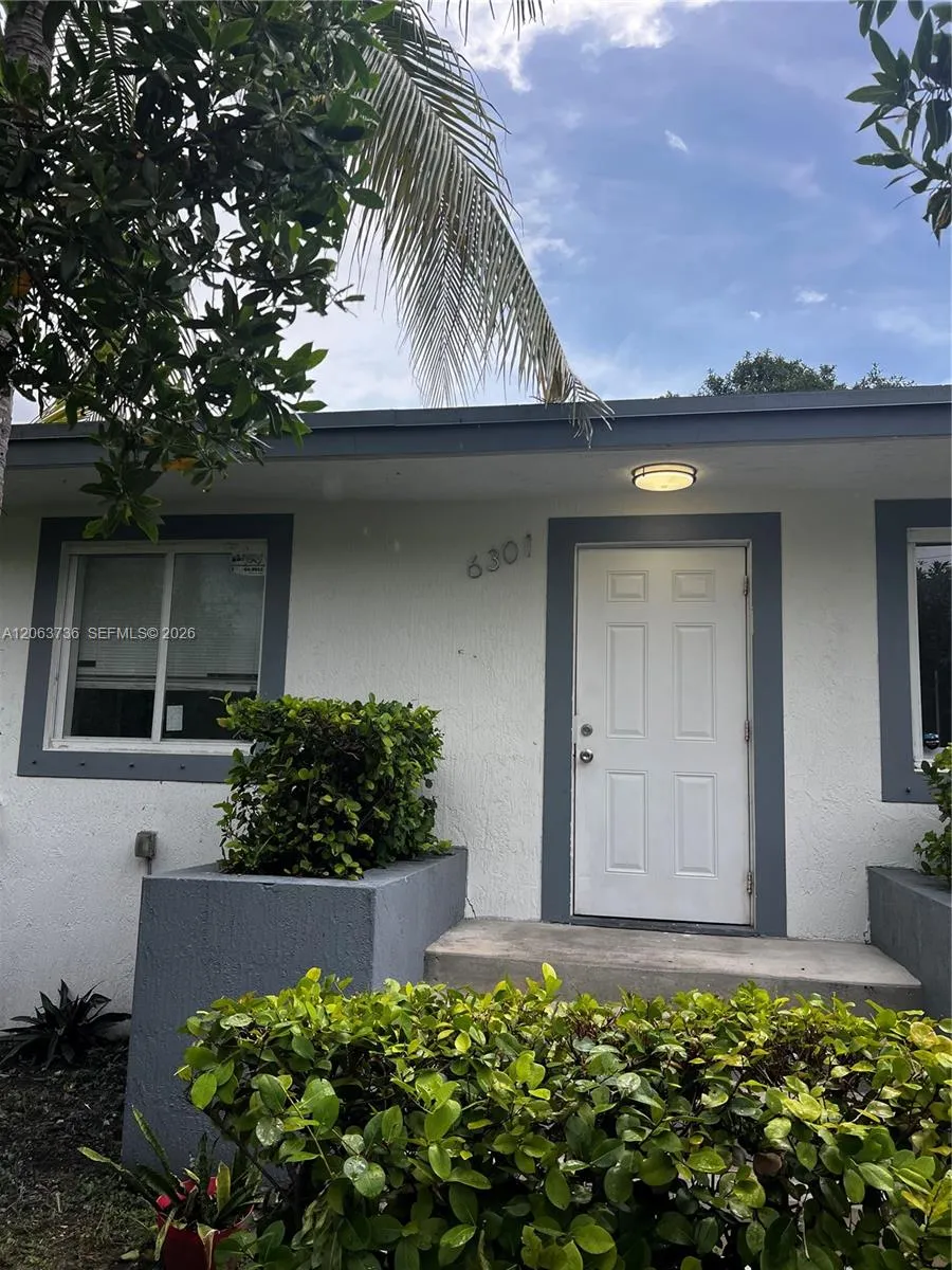 6301 NW 1st Pl Miami, FL 33150
