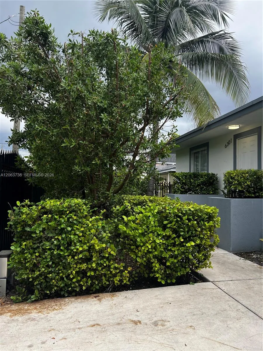 6301 NW 1st Pl Miami, FL 33150