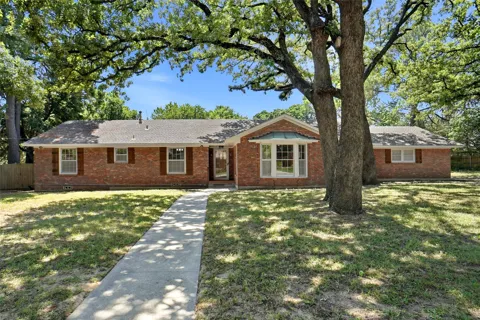 900 Liveoak Street