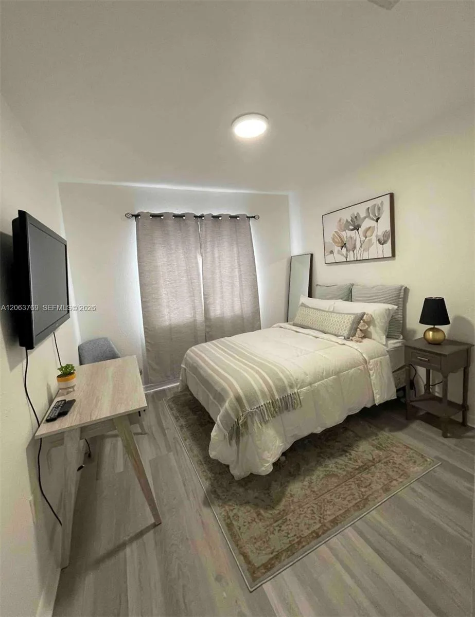 925 SW 8th St #A Hallandale Beach, FL 33009