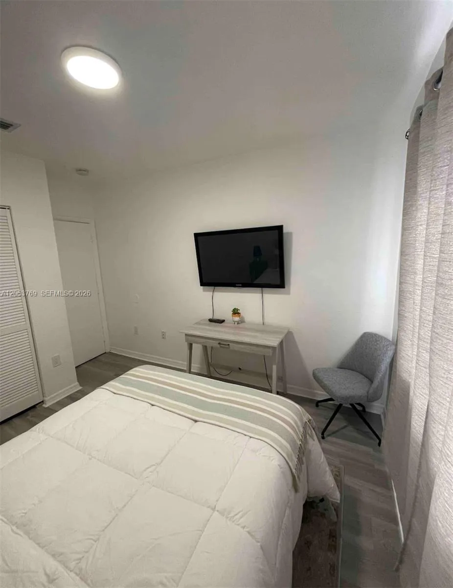 925 SW 8th St #A Hallandale Beach, FL 33009