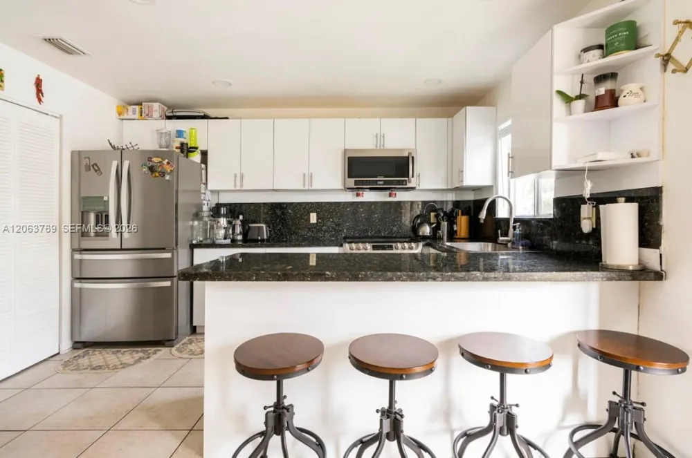 925 SW 8th St #A Hallandale Beach, FL 33009