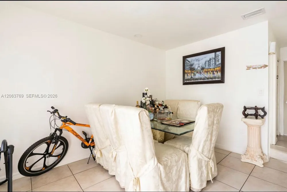 925 SW 8th St #A Hallandale Beach, FL 33009