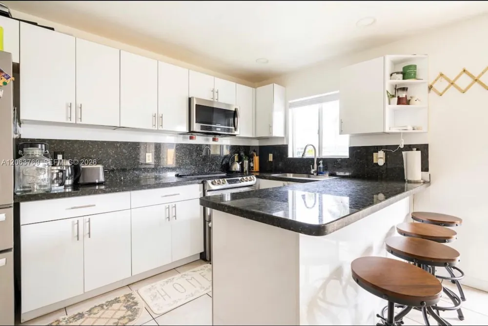 925 SW 8th St #A Hallandale Beach, FL 33009