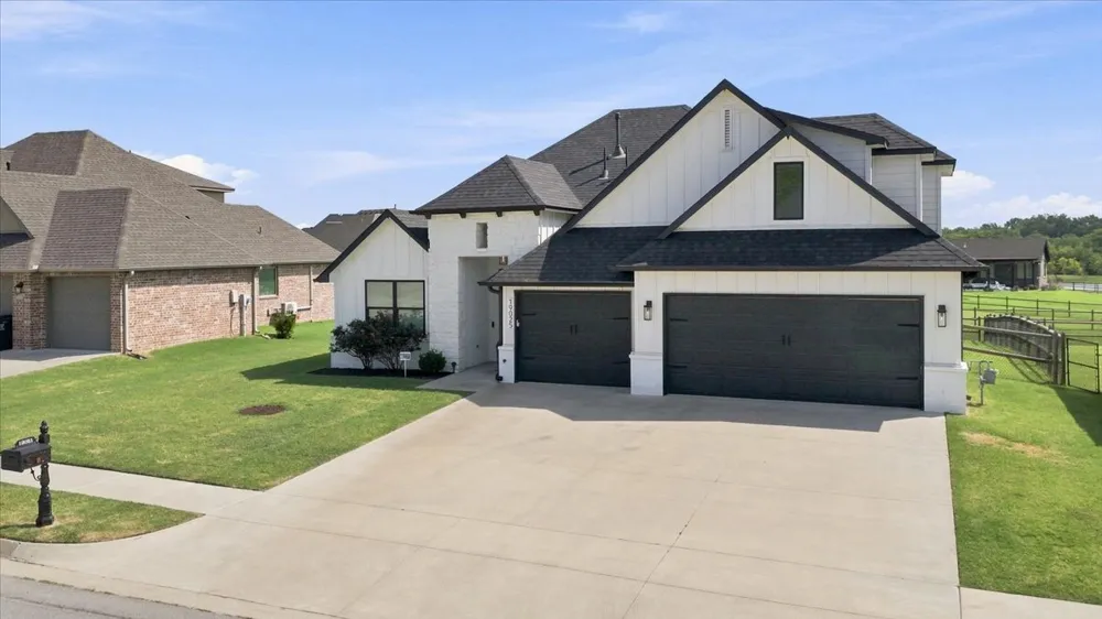 19025 E Ridgeline Road Catoosa, OK 74015