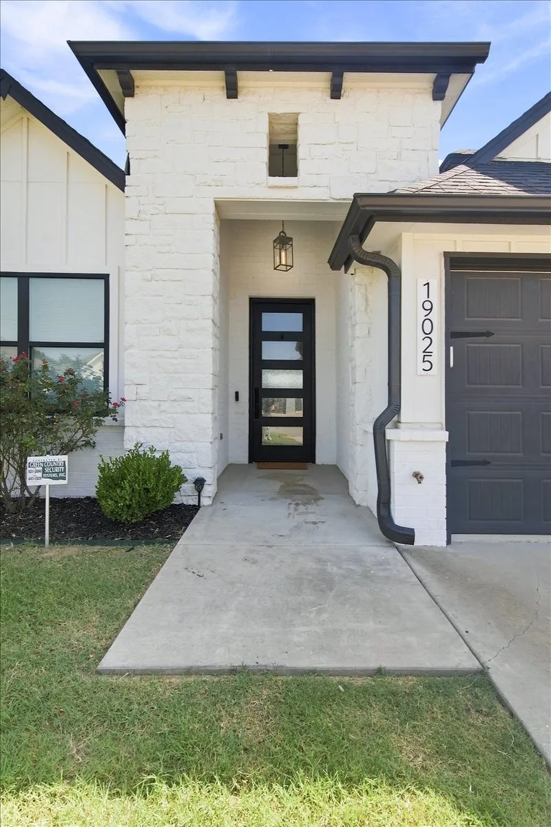 19025 E Ridgeline Road Catoosa, OK 74015
