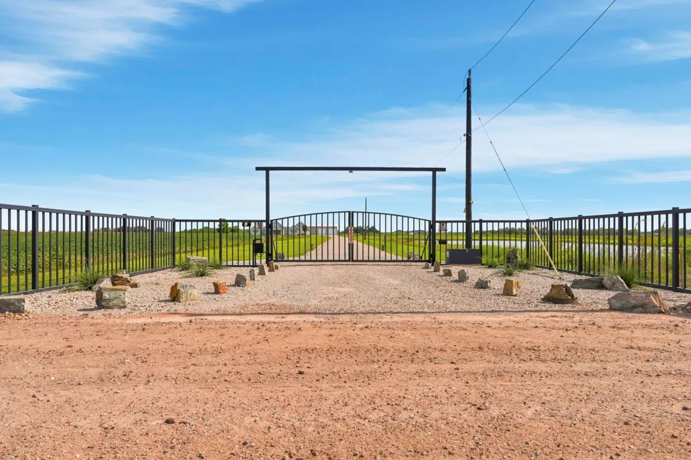 12030 County Line Road Wallis, TX 77485
