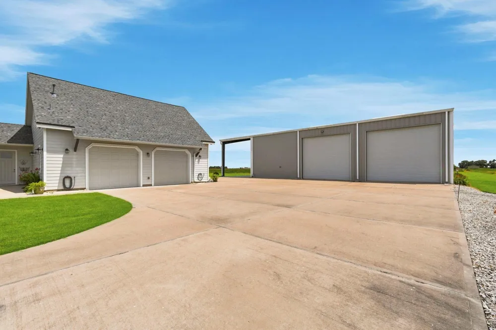 12030 County Line Road Wallis, TX 77485