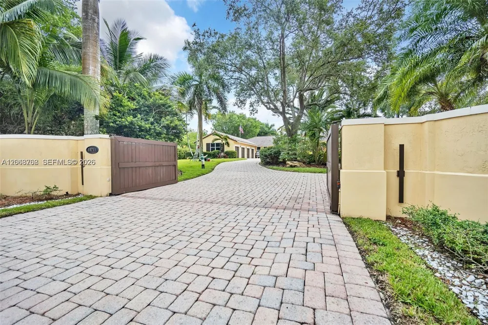 14211 Sunset Ln Southwest Ranches, FL 33330