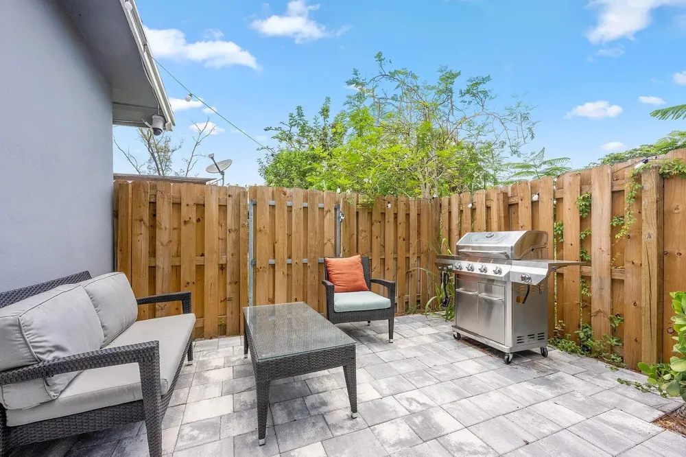 1208 NE 5TH AVENUE #1 Fort Lauderdale, FL 33304