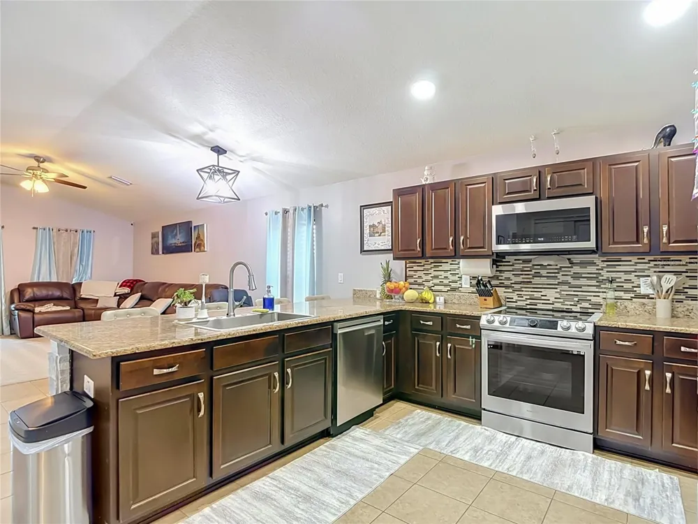 6328 SPARKLING WAY Wesley Chapel, FL 33545