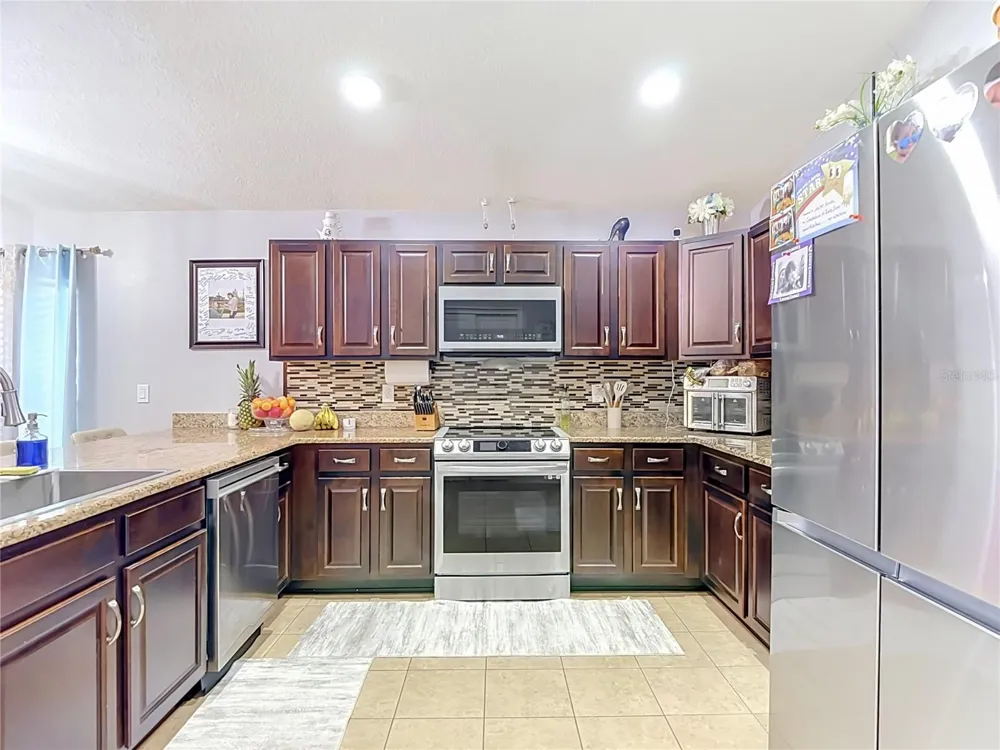6328 SPARKLING WAY Wesley Chapel, FL 33545