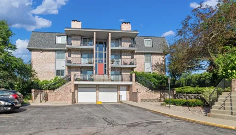 205 W Joliet Street #303
