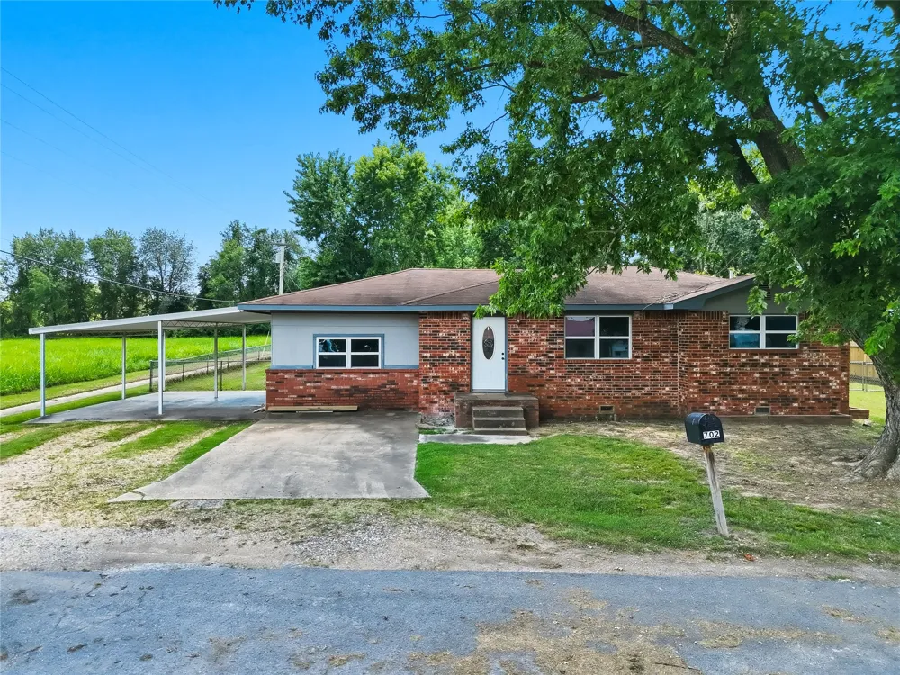 702 W Walnut Street Stilwell, OK 74960