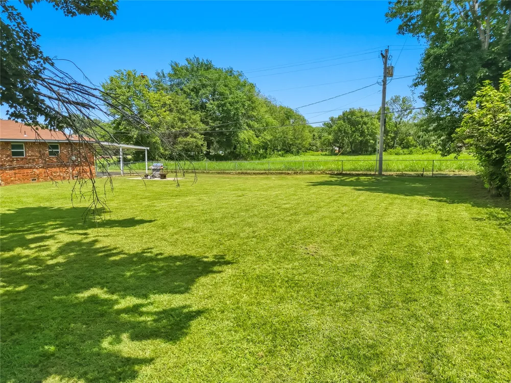 702 W Walnut Street Stilwell, OK 74960