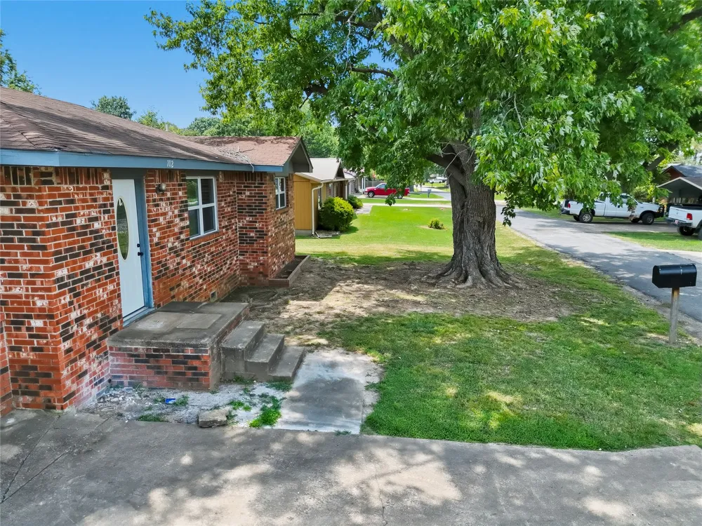 702 W Walnut Street Stilwell, OK 74960