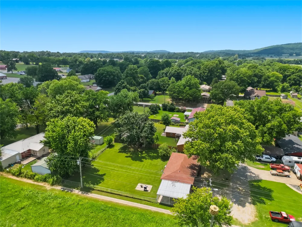702 W Walnut Street Stilwell, OK 74960
