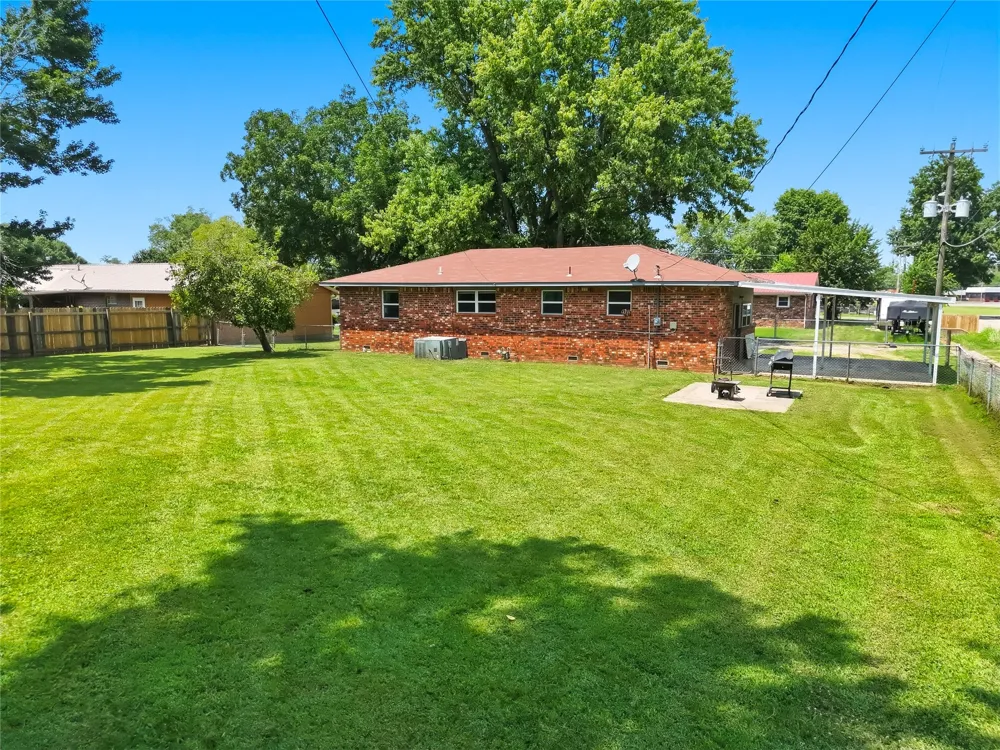 702 W Walnut Street Stilwell, OK 74960