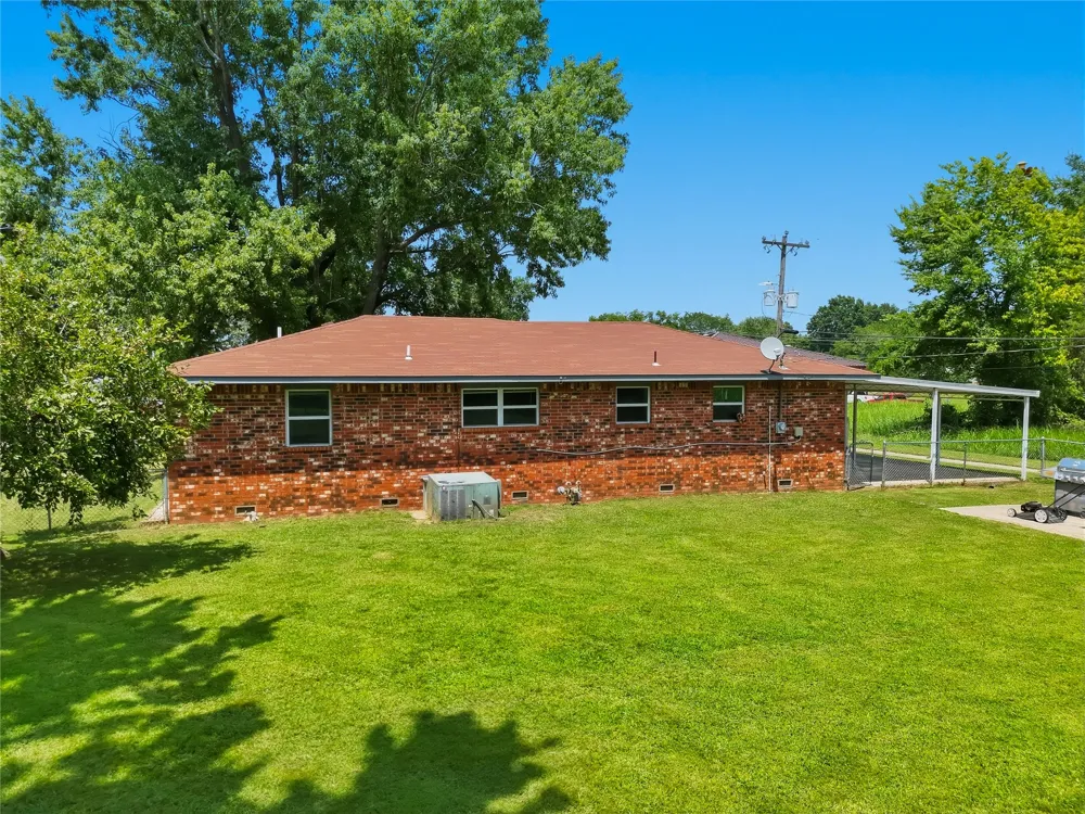 702 W Walnut Street Stilwell, OK 74960