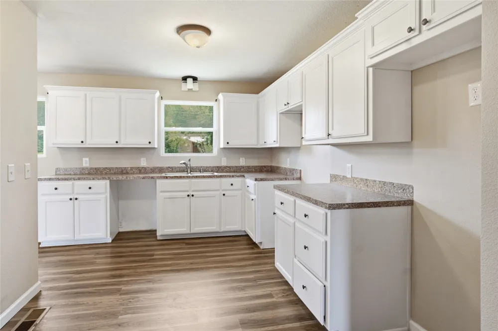 702 W Walnut Street Stilwell, OK 74960