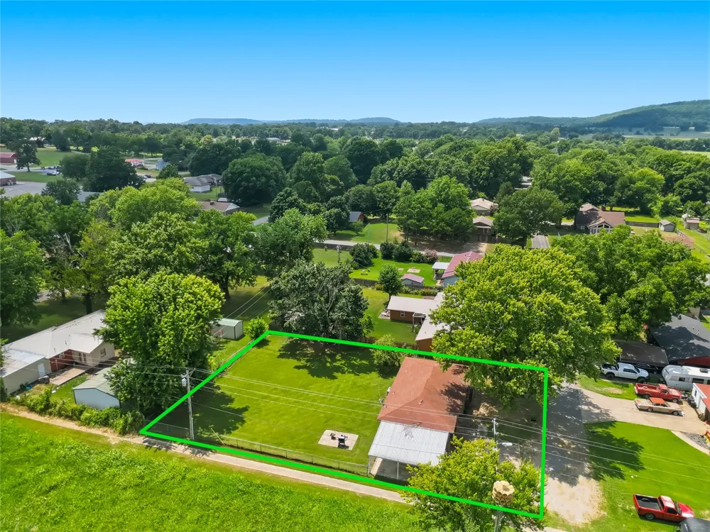 702 W Walnut Street Stilwell, OK 74960